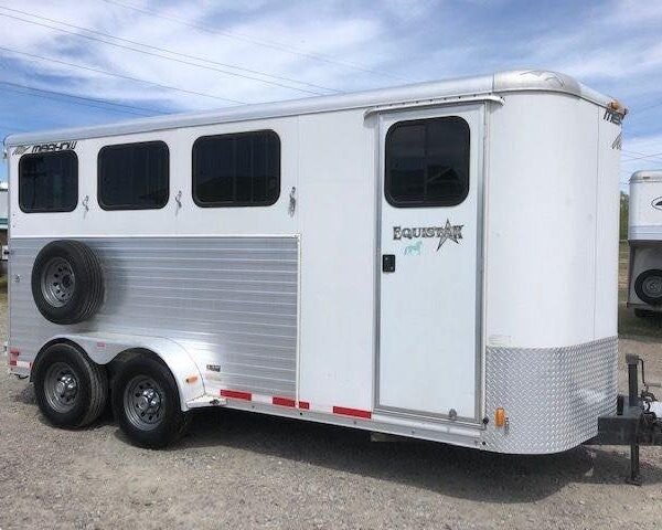 2010 Merhow 3 Horse Slant Load Bumper Pull