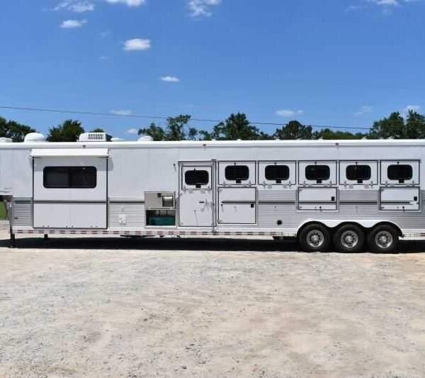 2005 Sundowner Sunlite  6LQ Horse Trailer with 11' Short Wall 725 Grand Sierra 8612GLQ MidTack